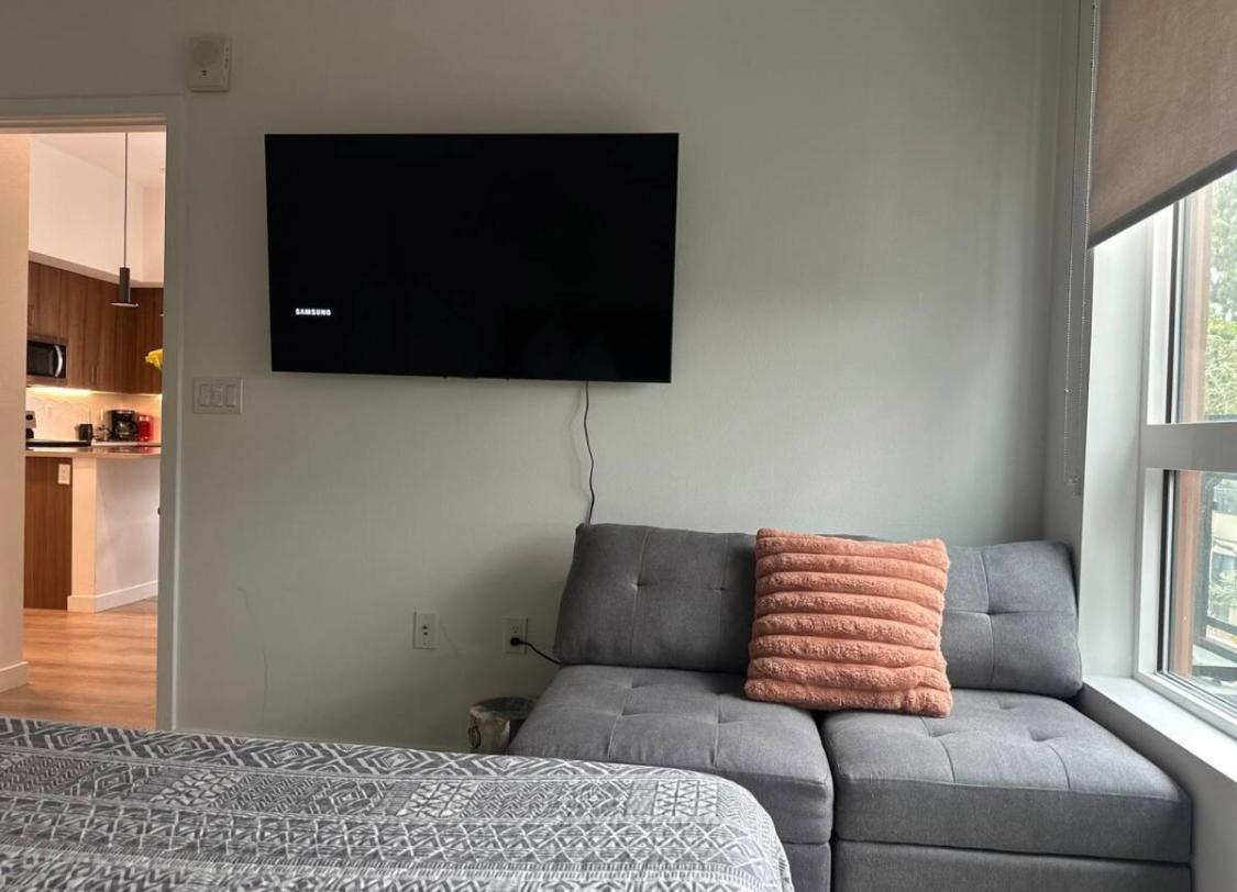 Walk Of Fame Upscale Hollywood 2bedroom 2bath Pool, Sky Lounge, Free Parking * Los Angeles